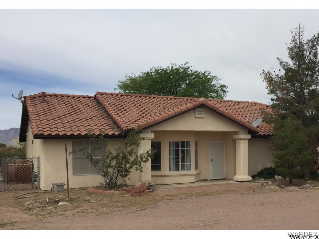 5850 Tableau Road Fort Mohave, AZ 86426 - Photo 1 of 20 a front view of a house with a garden