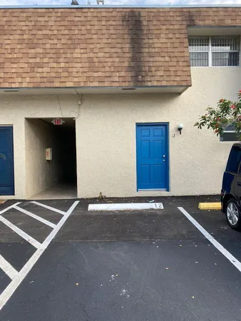 $2,300 | 15385 South Dixie Highway, Unit 12, Palmetto Bay, FL 33157