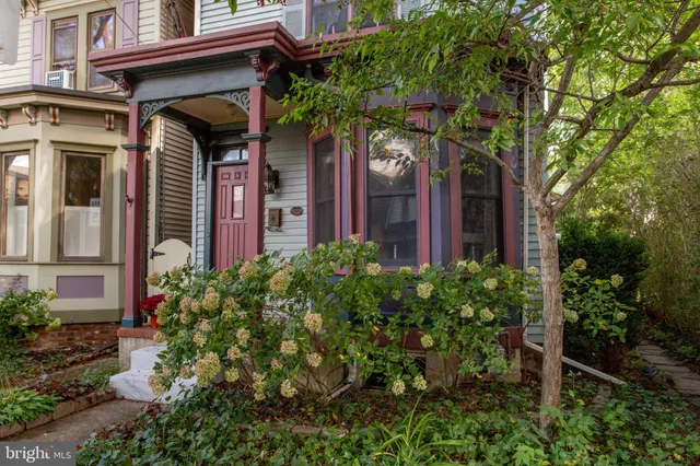 a view of a backyard with sitting area and furniture