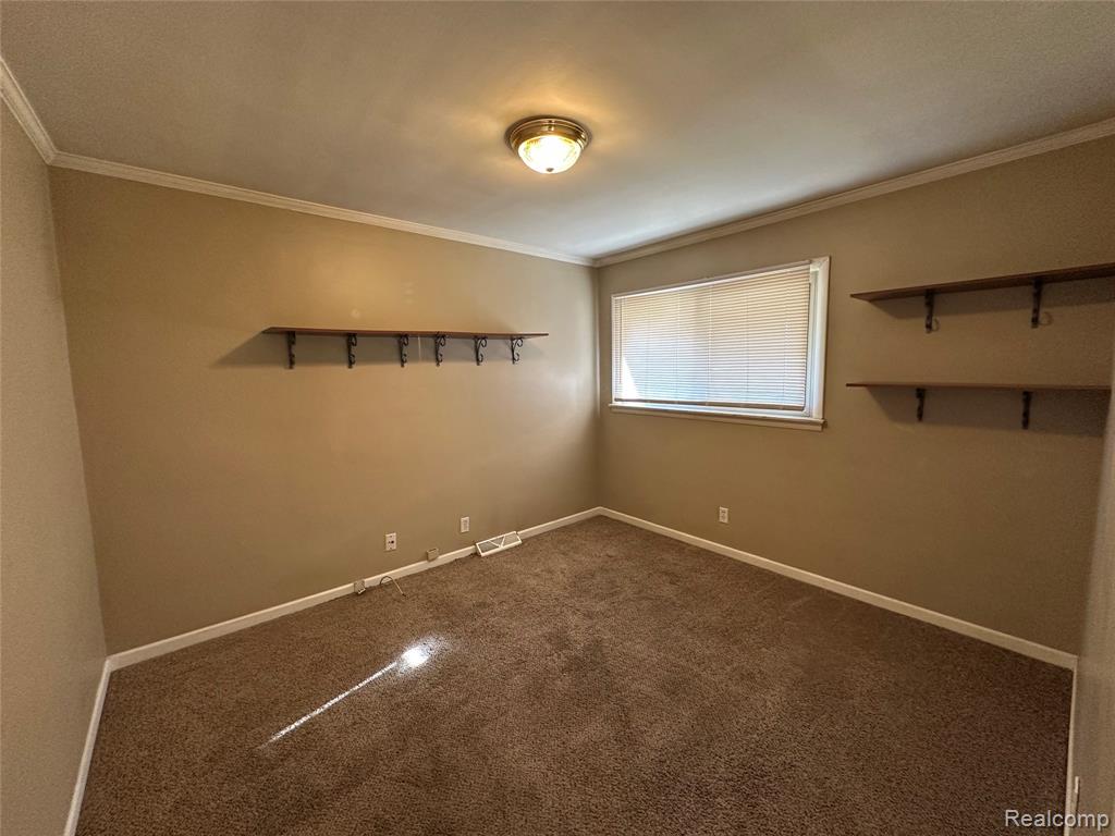 12056 East Hemingway Redford, MI 48239 - Photo 5 of 22