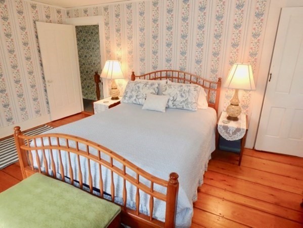 12 Cottle Lane Edgartown, MA 02539 - Photo 17 of 29 a bedroom with a bed and a window