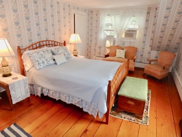 12 Cottle Lane Edgartown, MA 02539 - Photo 18 of 29 a bedroom with bed and window