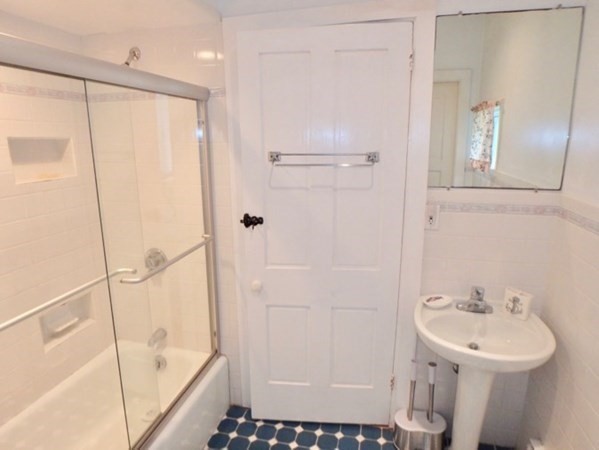 12 Cottle Lane Edgartown, MA 02539 - Photo 25 of 29 a bathroom with a sink a toilet and shower