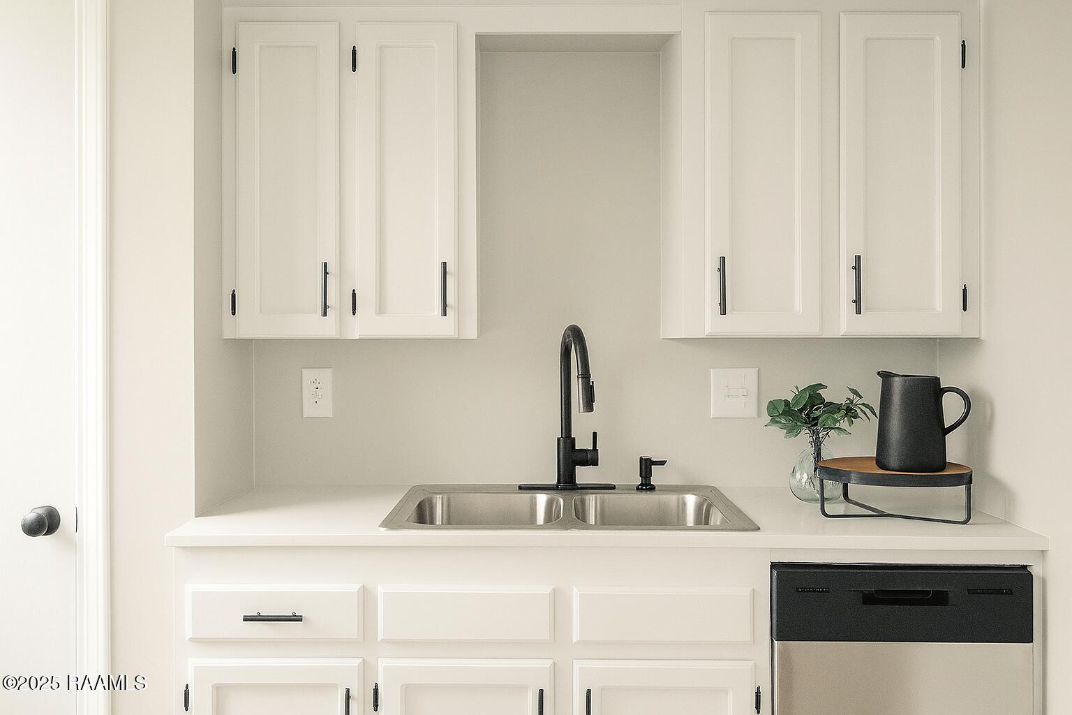 102 Mustang Street Lafayette, LA 70506 - Photo 7 of 14 06AC20C9-6885-45FC-BEAB-63A7BD5355A4