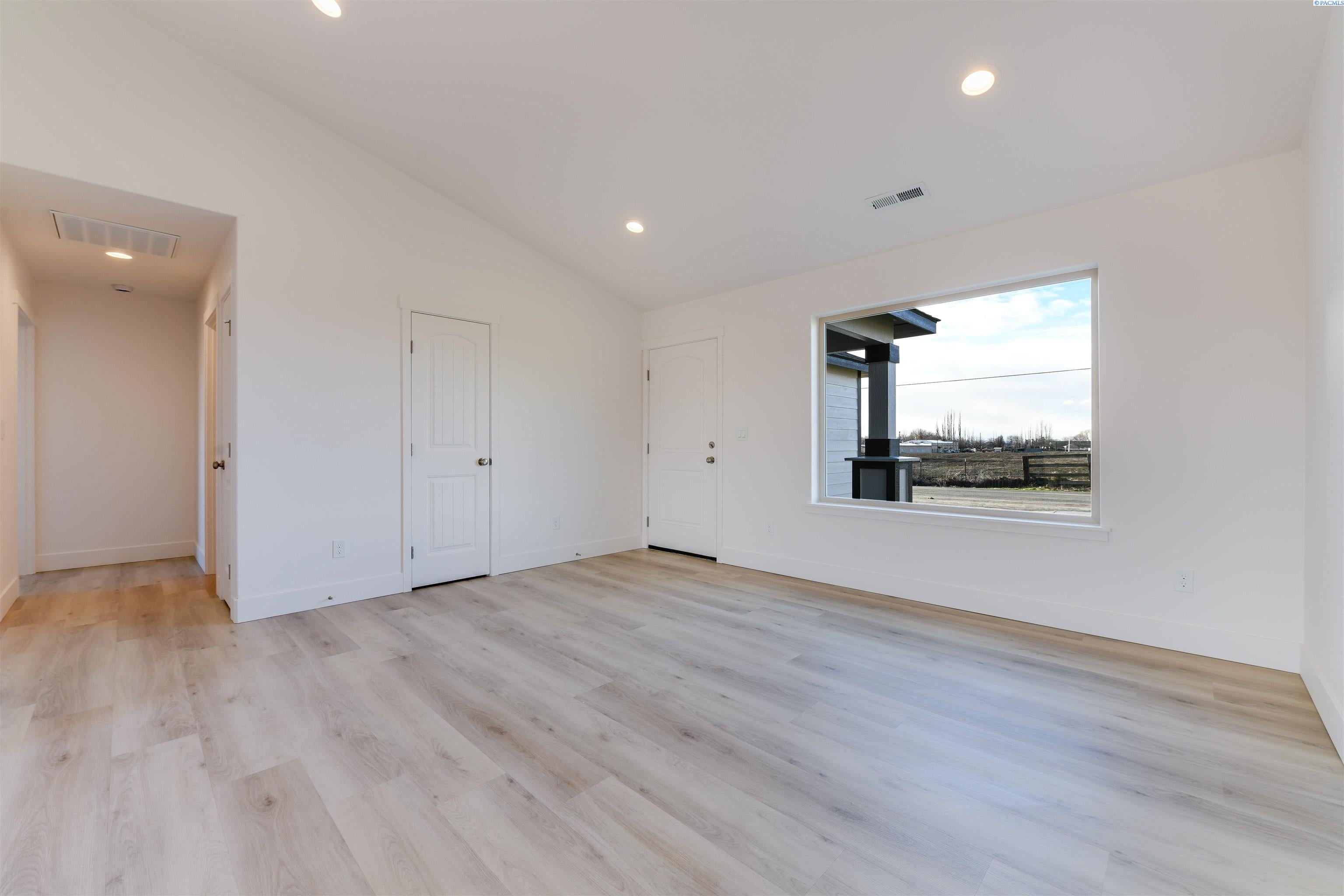913 North Euclid Road Grandview, WA 98930 - Photo 6 of 21 Gallery Image 6