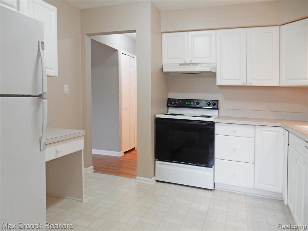 801 West Long Lake Road, Unit 2 Bloomfield Hills, MI 48302 - Photo 9 of 19