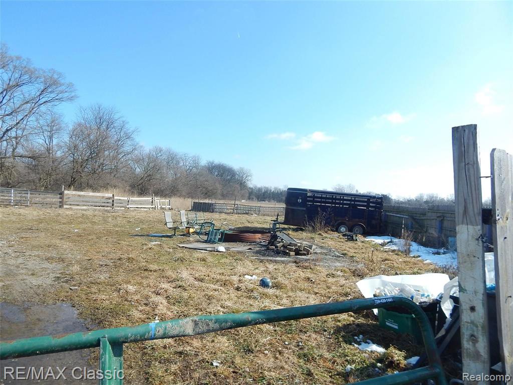 47980 Martz Road Belleville, MI 48111 - Photo 3 of 10