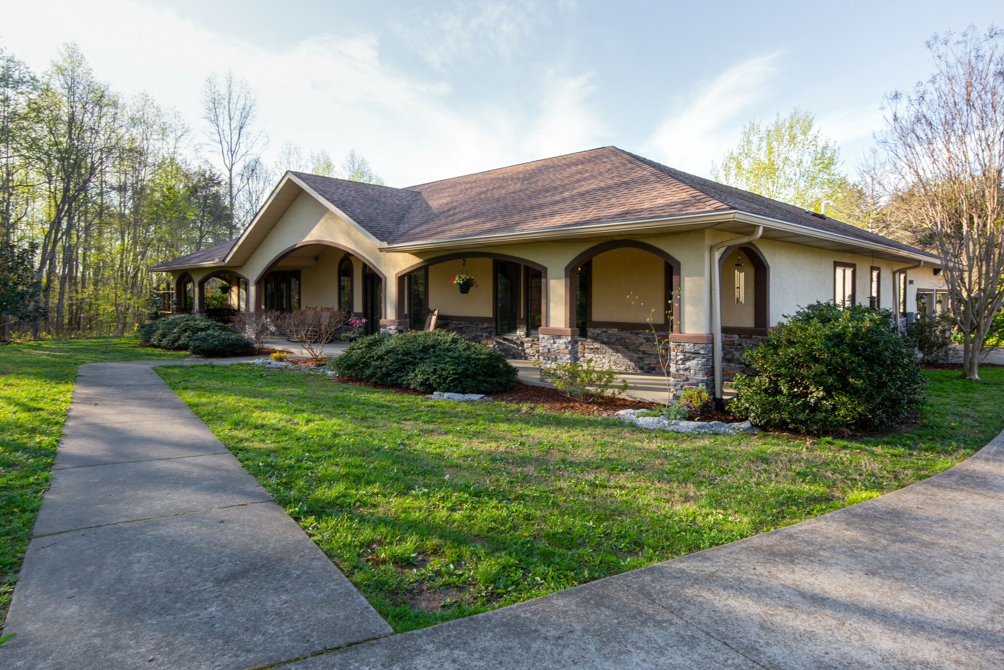 143 Sycamore Road Dickson, TN 37055 - Photo 4 of 36 a front view of a house with garden