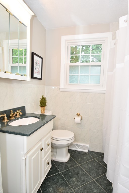 25 Robin Hood Road Marlborough, MA 01752 - Photo 13 of 20 Gallery Image 13