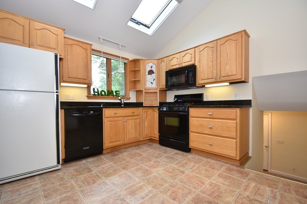 25 Robin Hood Road Marlborough, MA 01752 - Photo 4 of 20 Gallery Image 4