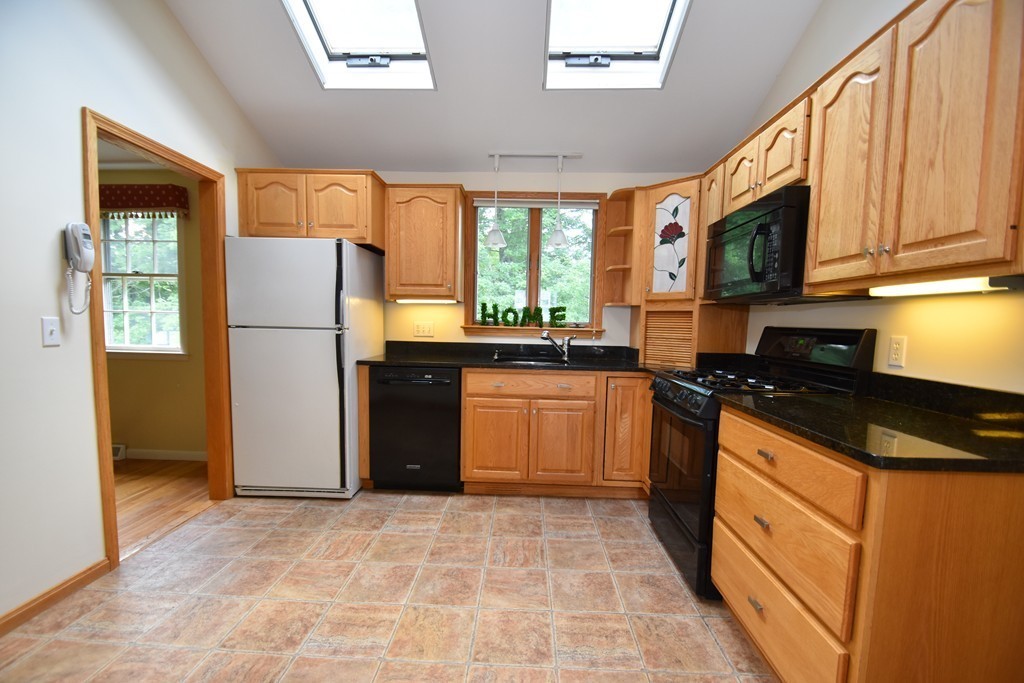 25 Robin Hood Road Marlborough, MA 01752 - Photo 6 of 20 Gallery Image 6