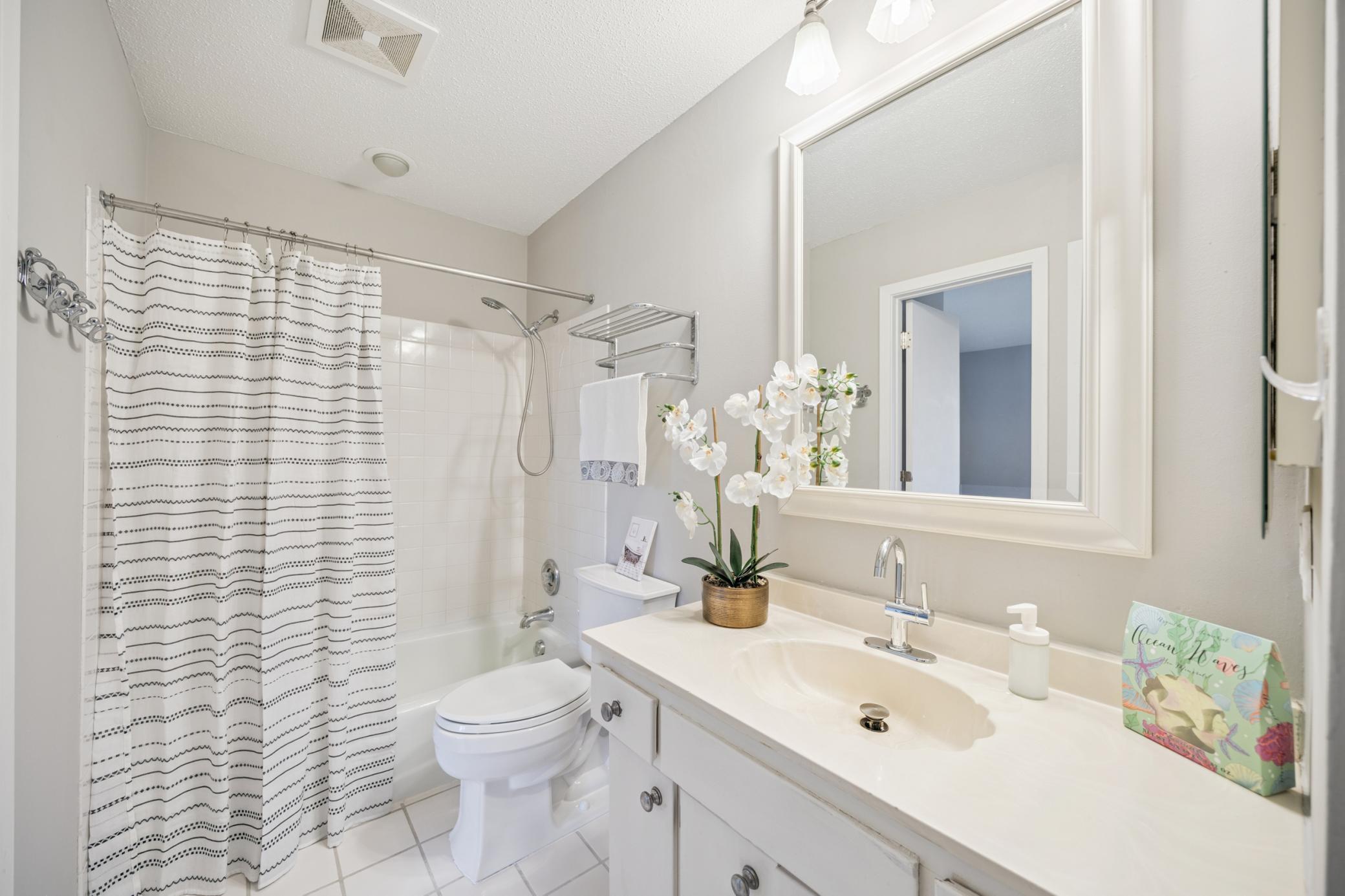 9052 Neill Lake Road, Unit B Eden Prairie, MN 55347 - Photo 13 of 31