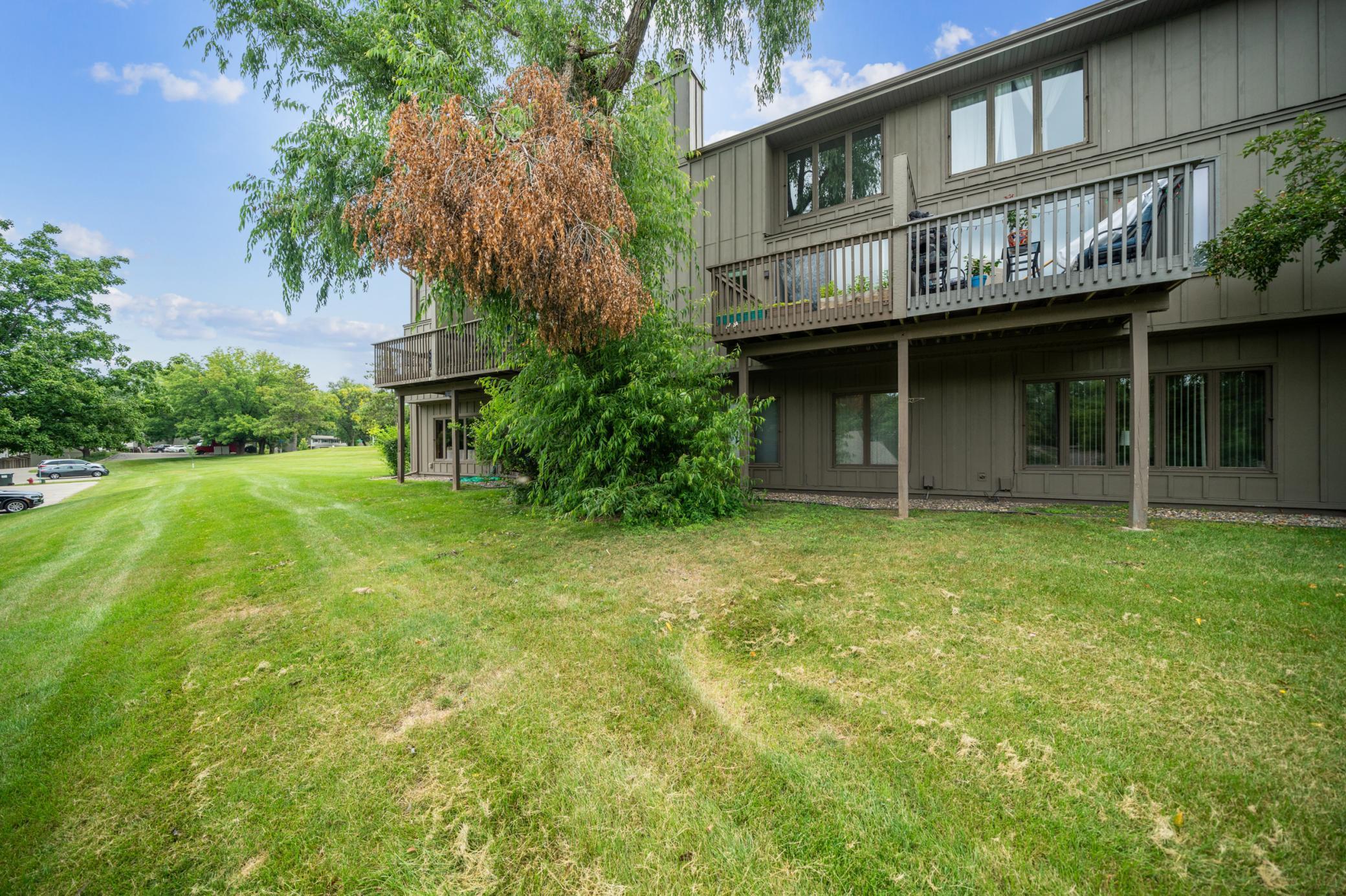 9052 Neill Lake Road, Unit B Eden Prairie, MN 55347 - Photo 2 of 31