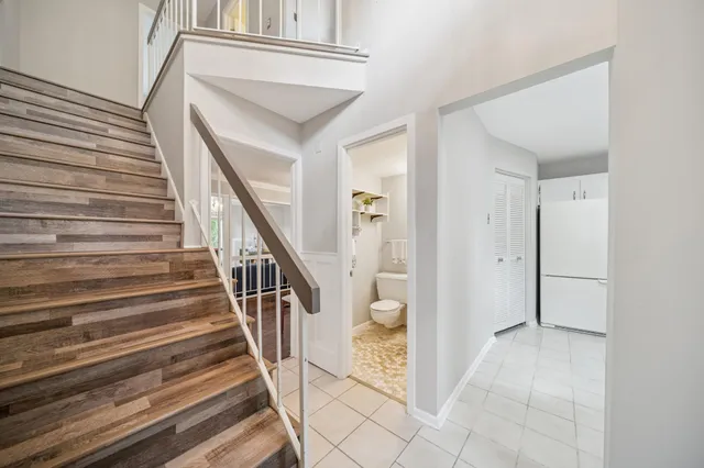 $210,000 | 9052 Neill Lake Road, Unit B, Eden Prairie, MN 55347