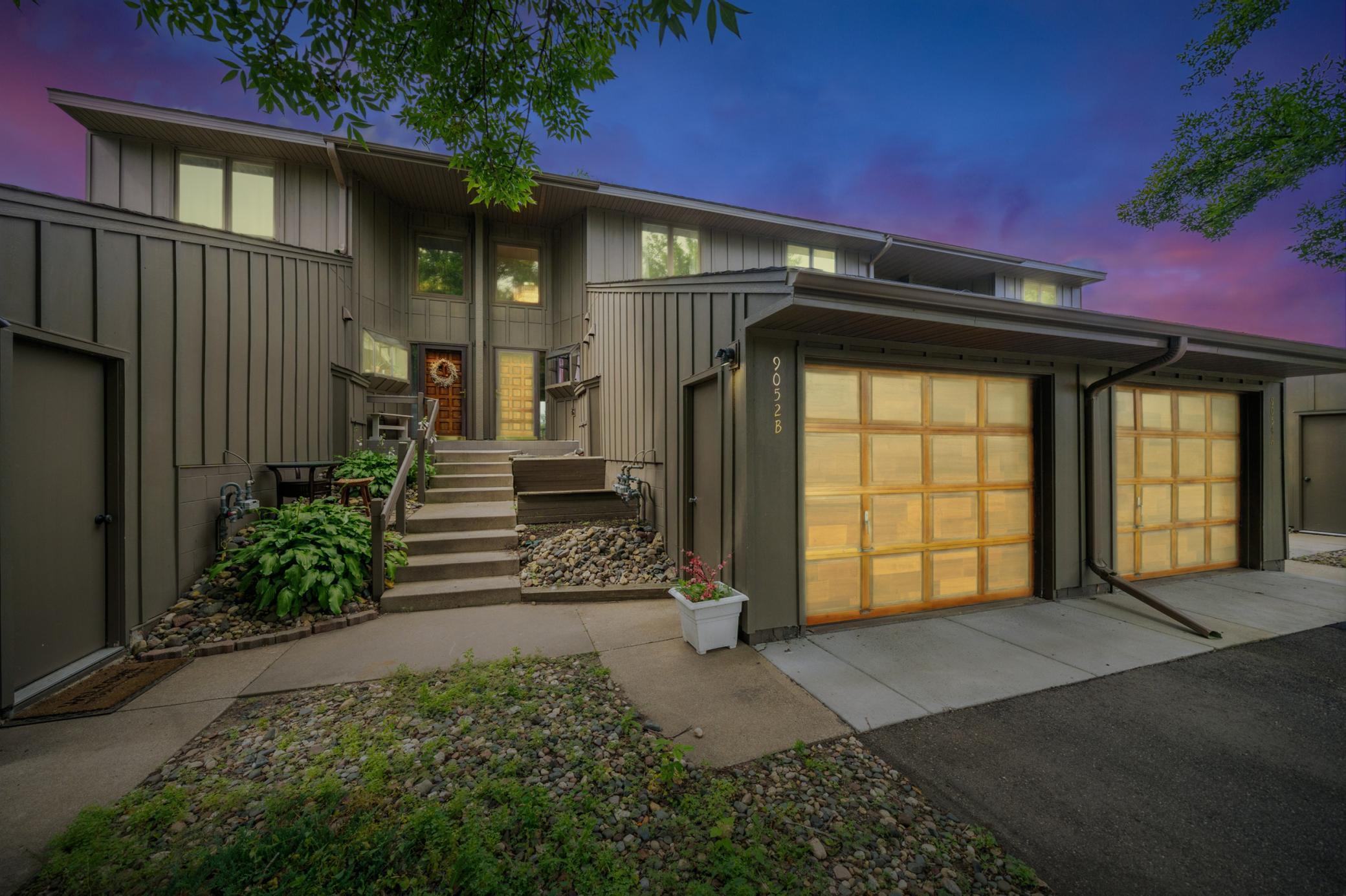 9052 Neill Lake Road, Unit B Eden Prairie, MN 55347 - Photo 3 of 31