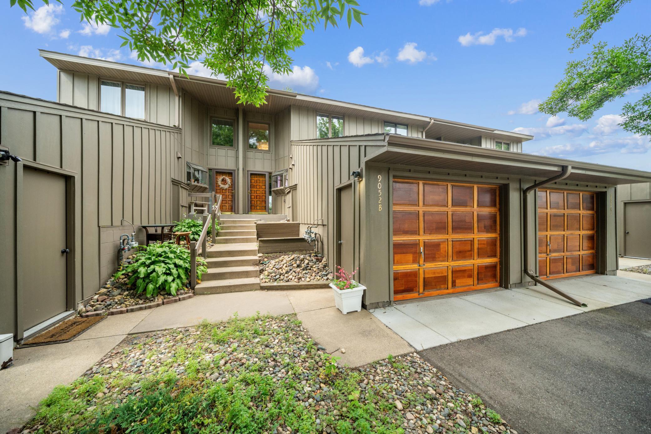 9052 Neill Lake Road, Unit B Eden Prairie, MN 55347 - Photo 4 of 31