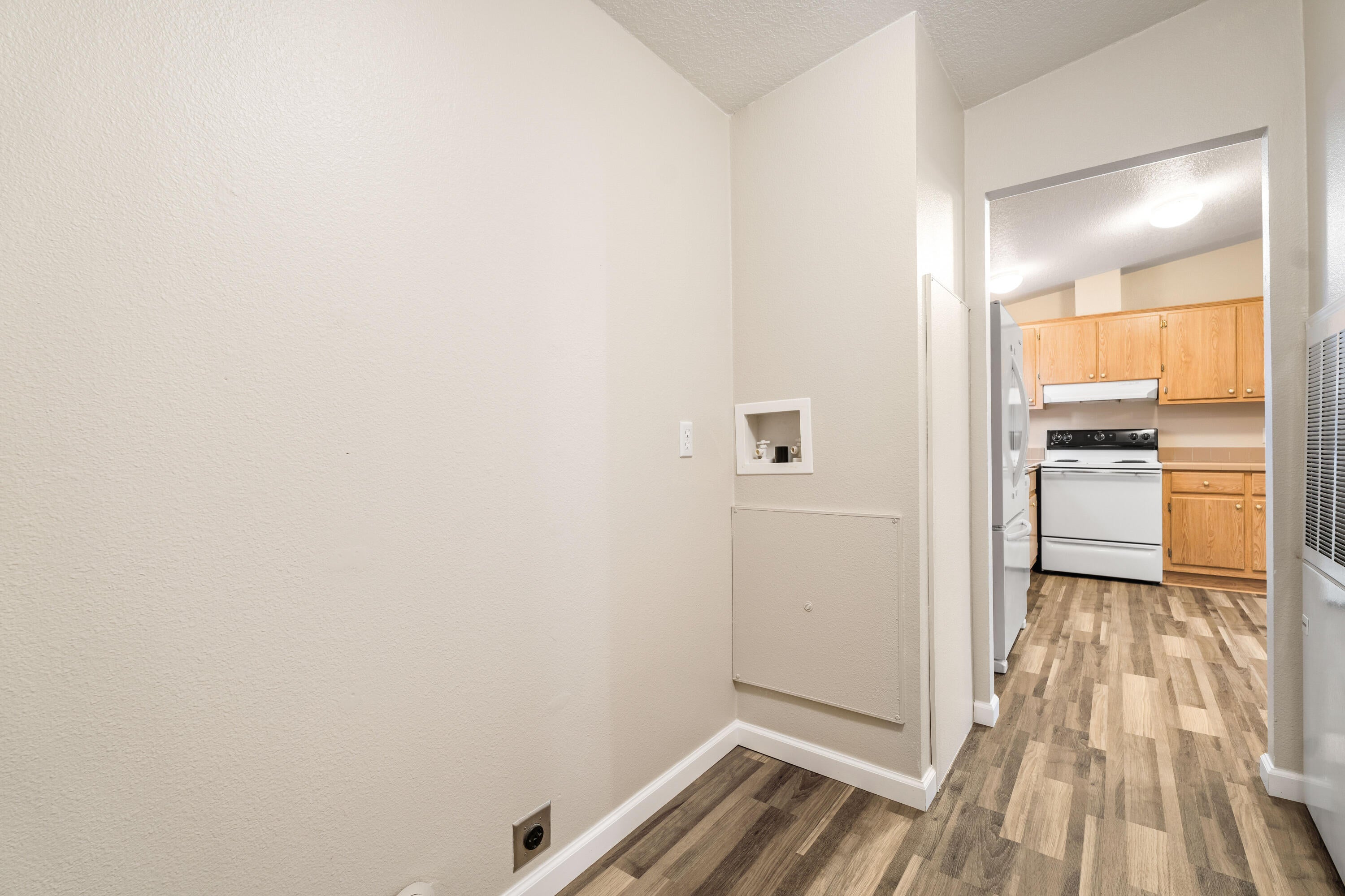 152224 Silver Spur Road La Pine, OR 97739 - Photo 12 of 55 30-Laundry Room