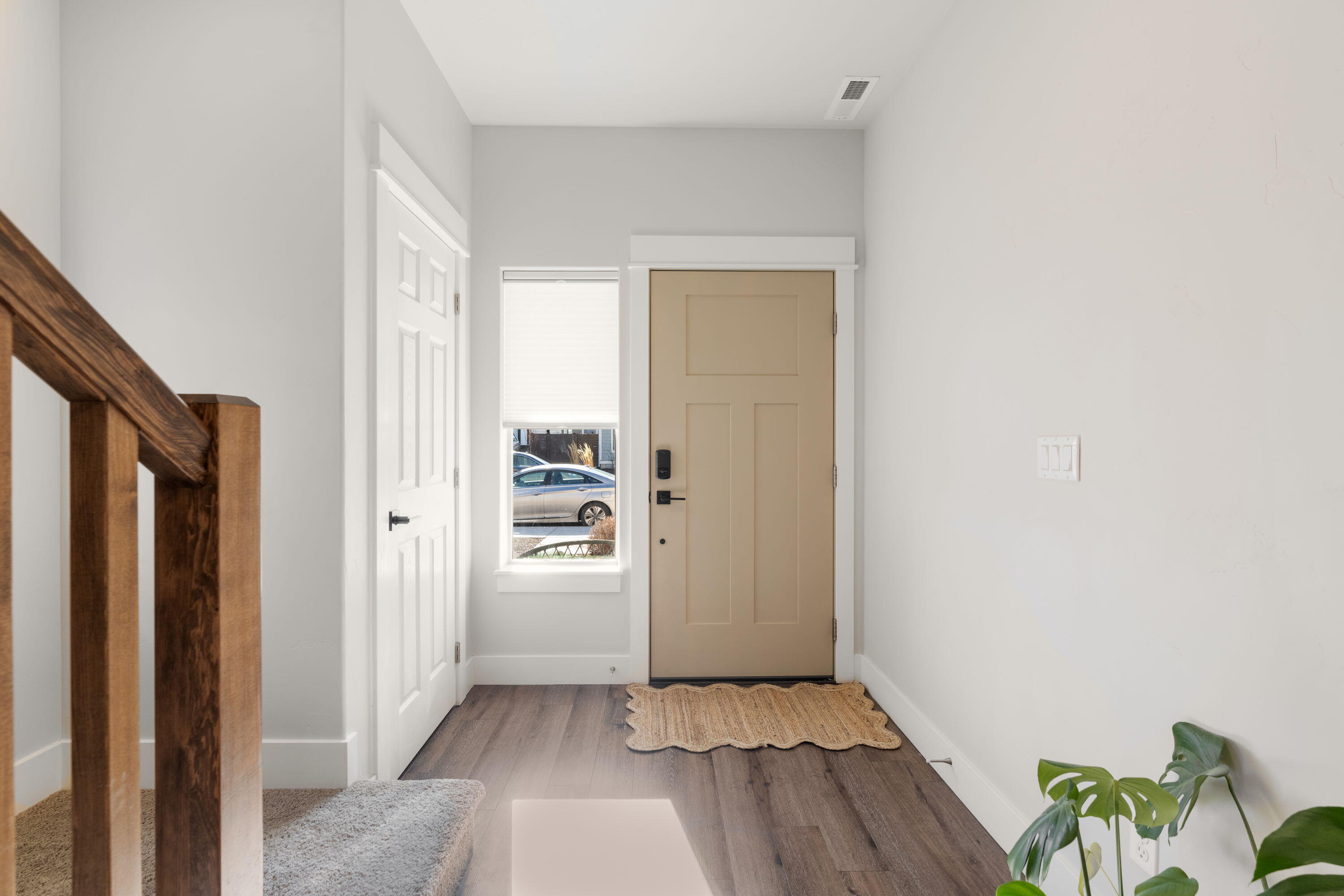 20608 Rolen Entry