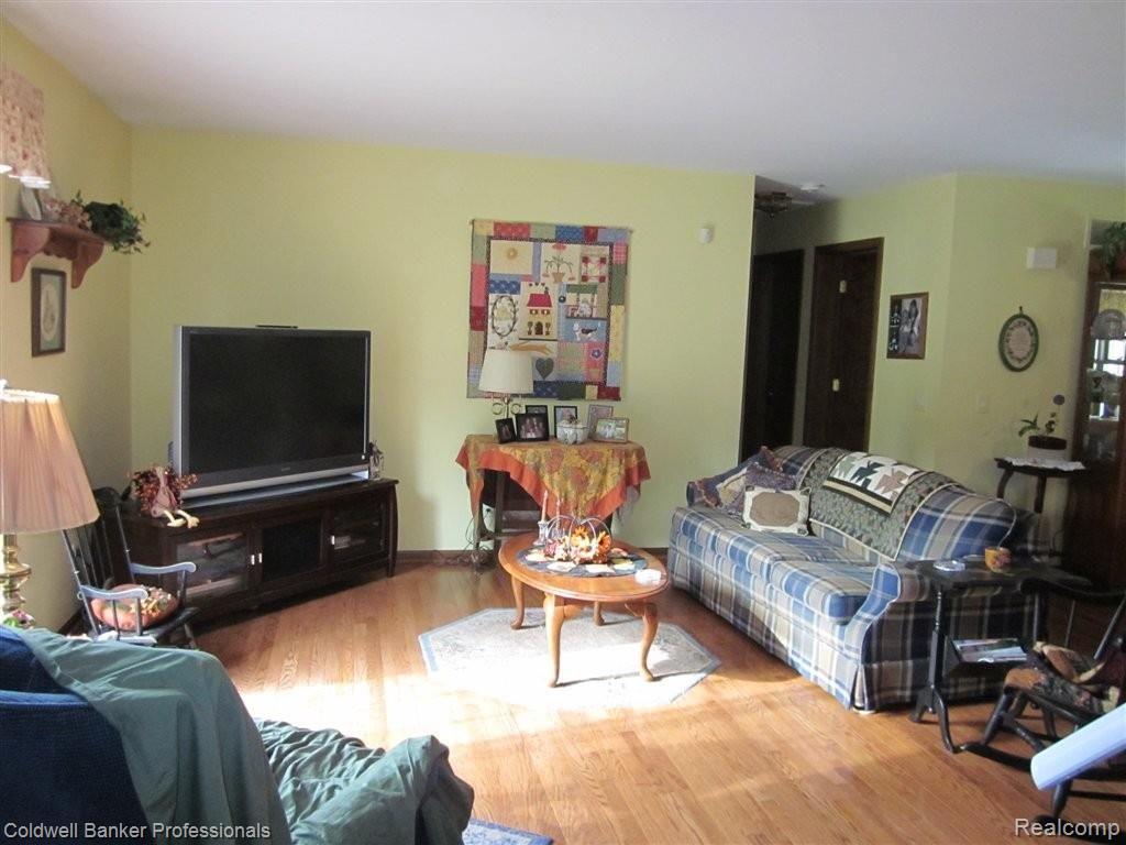 8335 Kier Road Clarkston, MI 48348 - Photo 7 of 42 Living Room