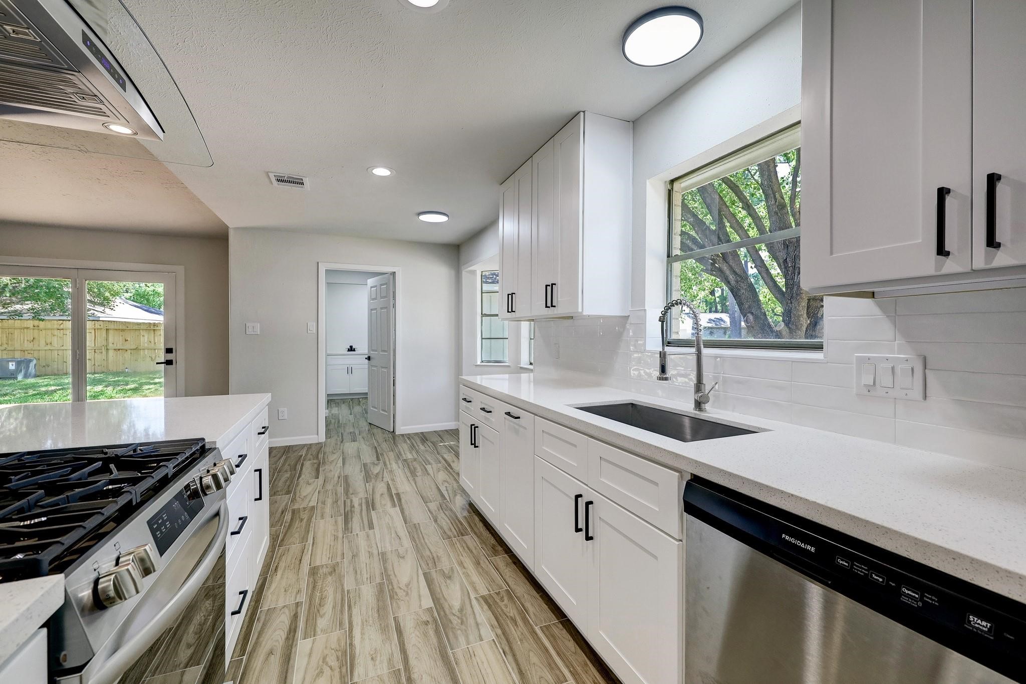 9723 Galston Lane Spring, TX 77379 - Photo 8 of 24