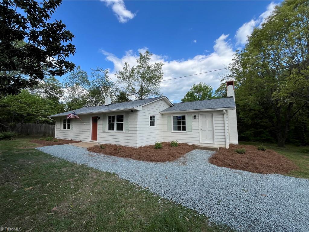 4716 Skylark Road Pfafftown, NC 27040 - Photo 2 of 25 Gallery Image 2