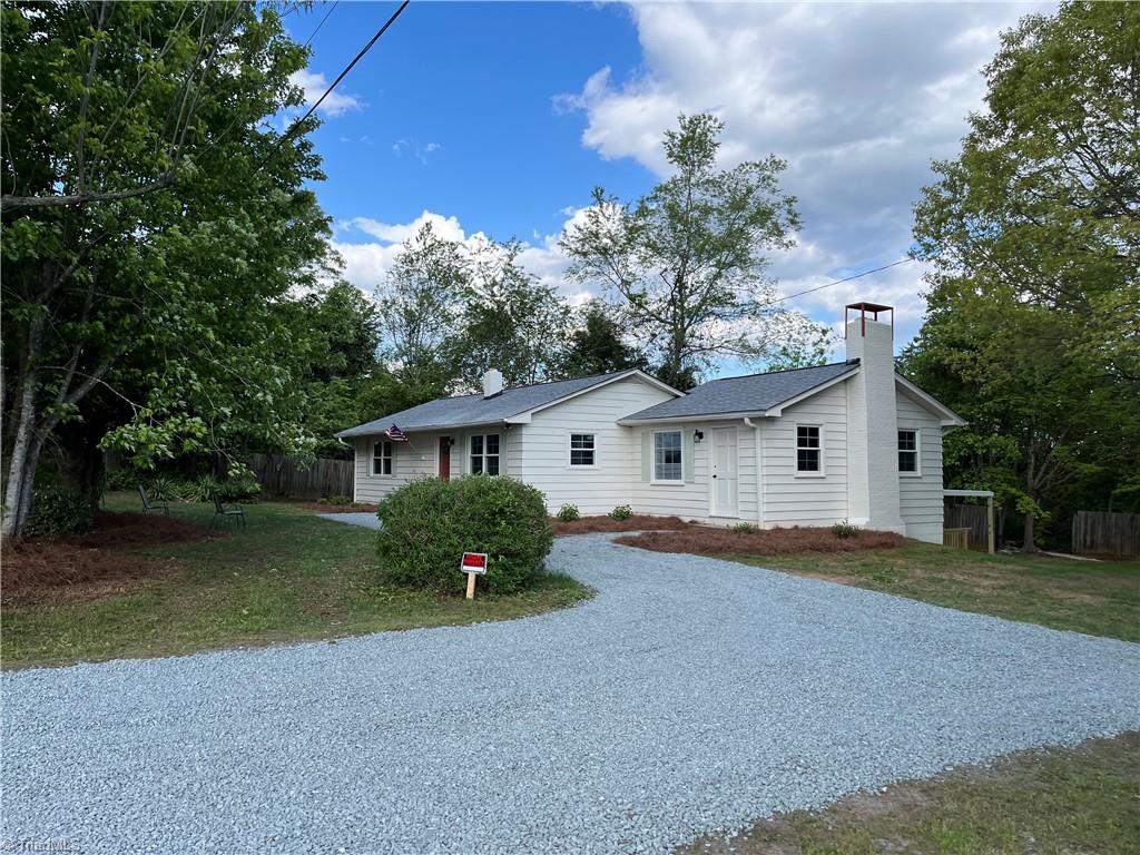 4716 Skylark Road Pfafftown, NC 27040 - Photo 3 of 25 Gallery Image 3