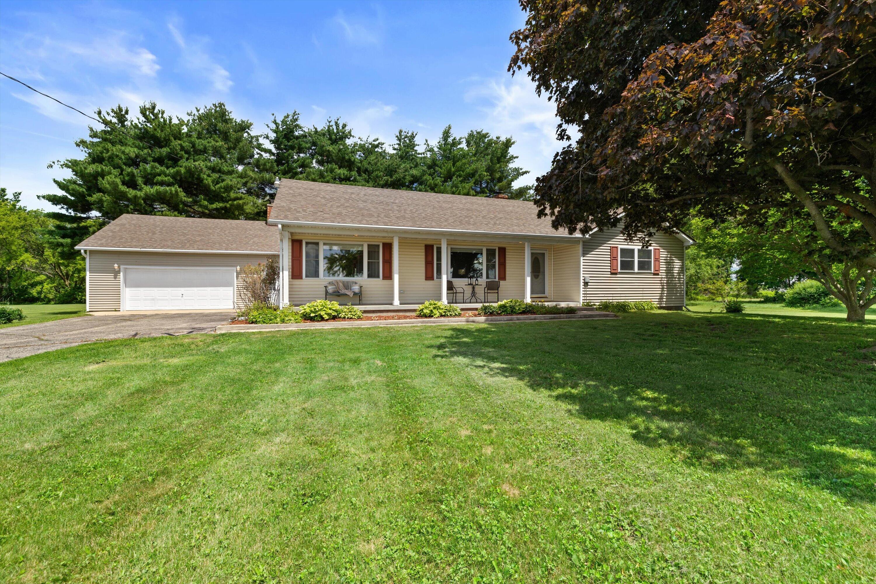 W3692 County Rd NN Geneva, WI 53121 - Photo 2 of 43 33-IMG_1137