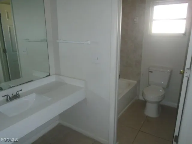 $995 | 306 Hubbard Avenue, North Fort Myers, FL 33917