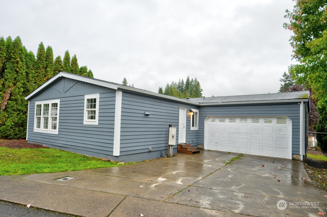 27 South Gee Creek Loop Ridgefield, WA 98642 - Photo 1 of 26 a view of a house with a yard and garage