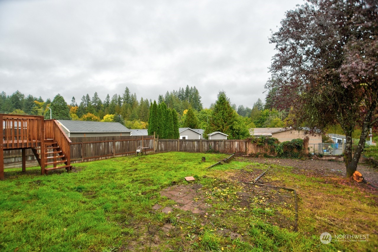 27 South Gee Creek Loop Ridgefield, WA 98642 - Photo 25 of 26 a view of a backyard with sitting area
