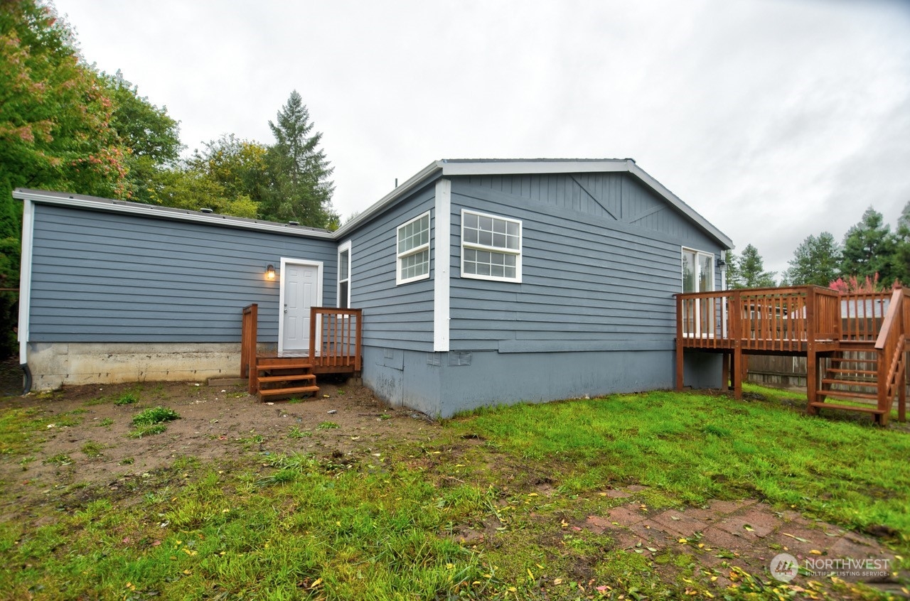 27 South Gee Creek Loop Ridgefield, WA 98642 - Photo 26 of 26 a front view of a house with garden
