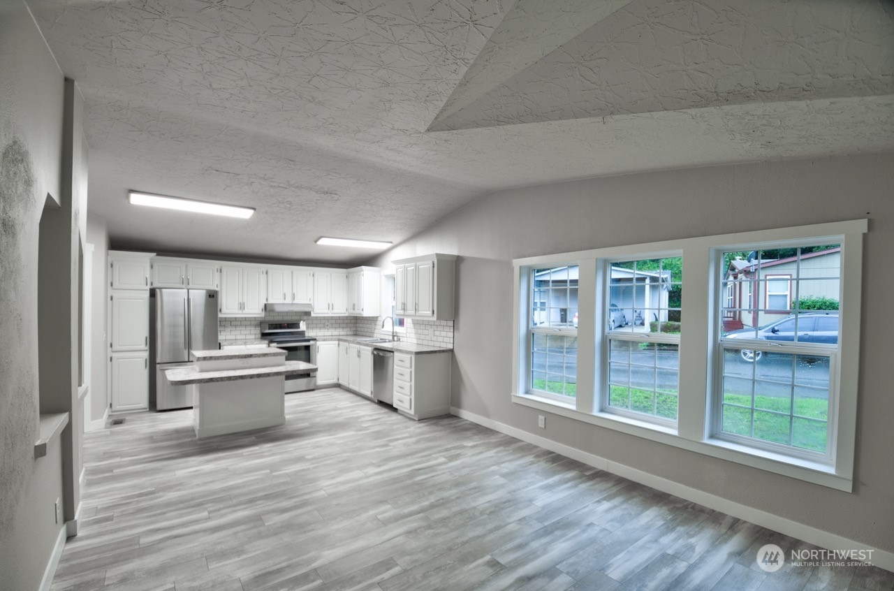 27 South Gee Creek Loop Ridgefield, WA 98642 - Photo 7 of 26 a view of kitchen with wooden floor and electronic appliances
