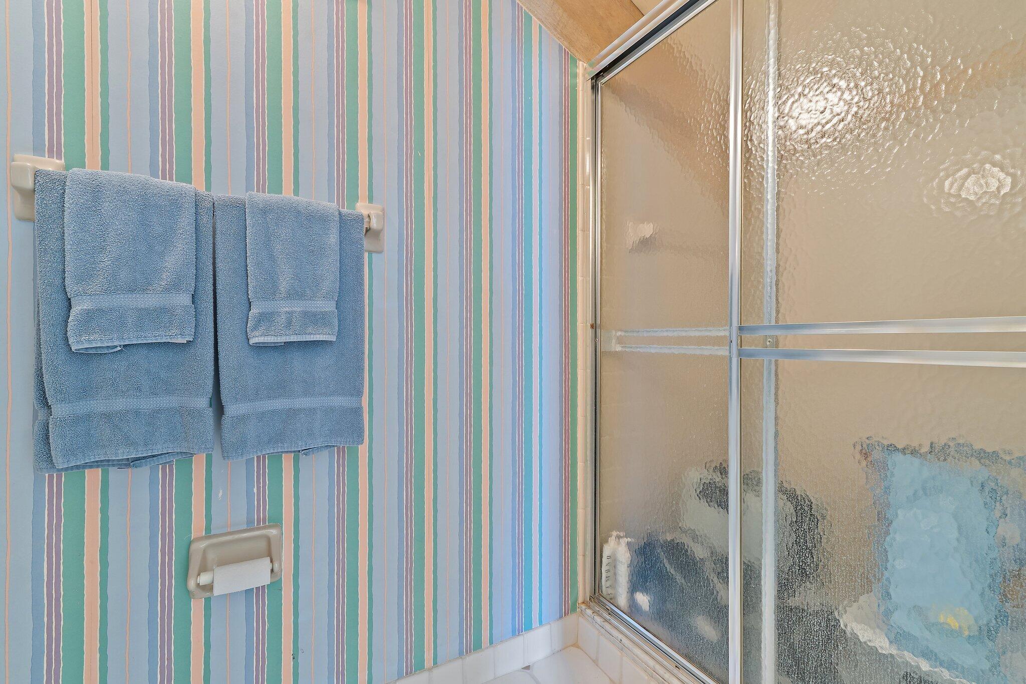 131 Bonefish Circle Jupiter, FL 33477 - Photo 34 of 48 Loft bathroom