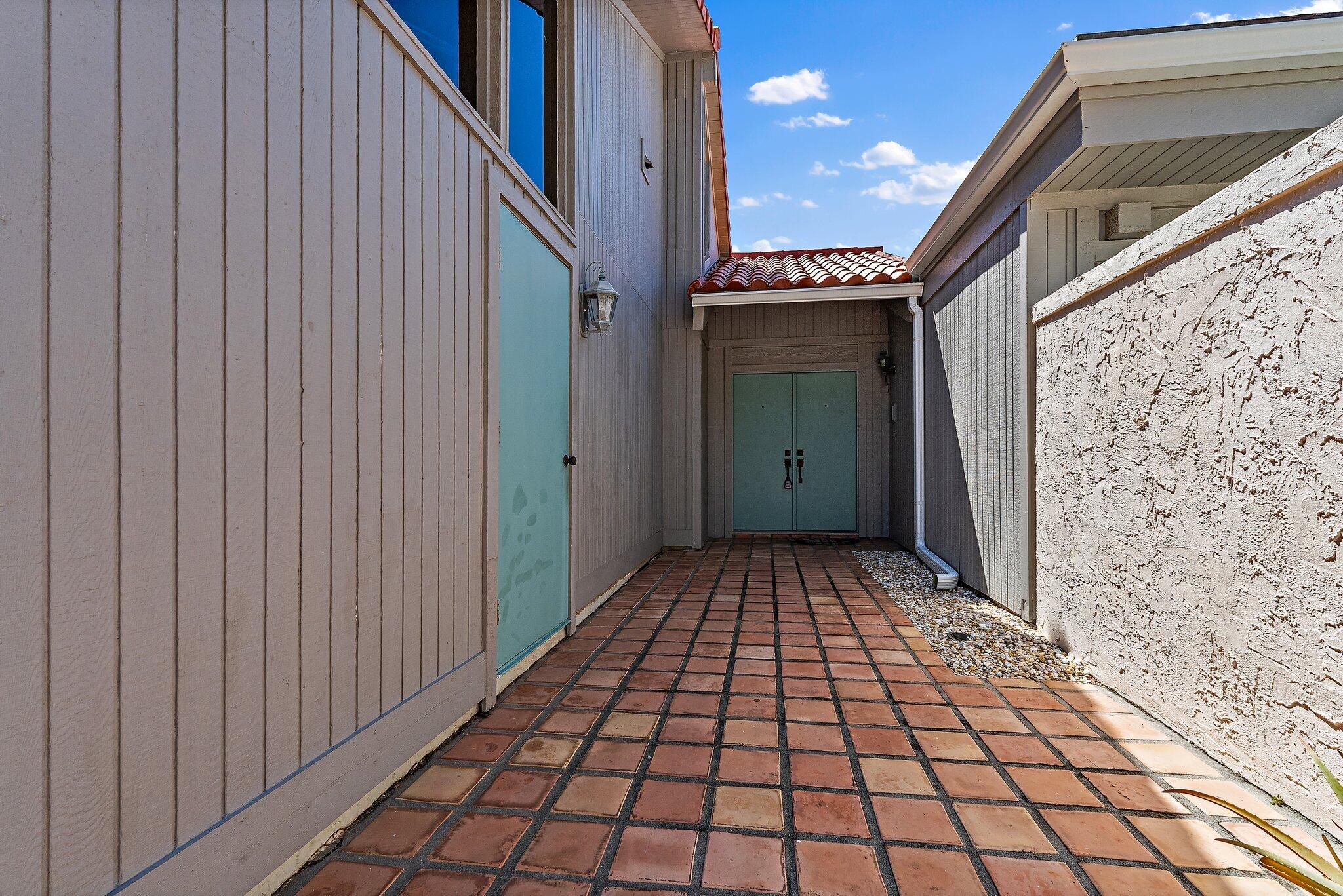 131 Bonefish Circle Jupiter, FL 33477 - Photo 4 of 48 011-131BonefishCir-Jupiter-SMALL