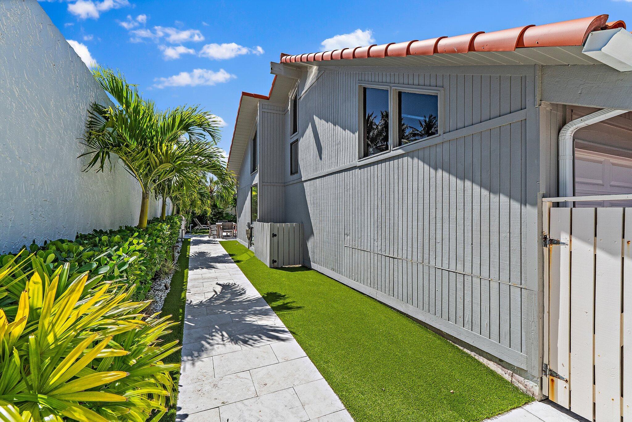 131 Bonefish Circle Jupiter, FL 33477 - Photo 43 of 48 Sideyard