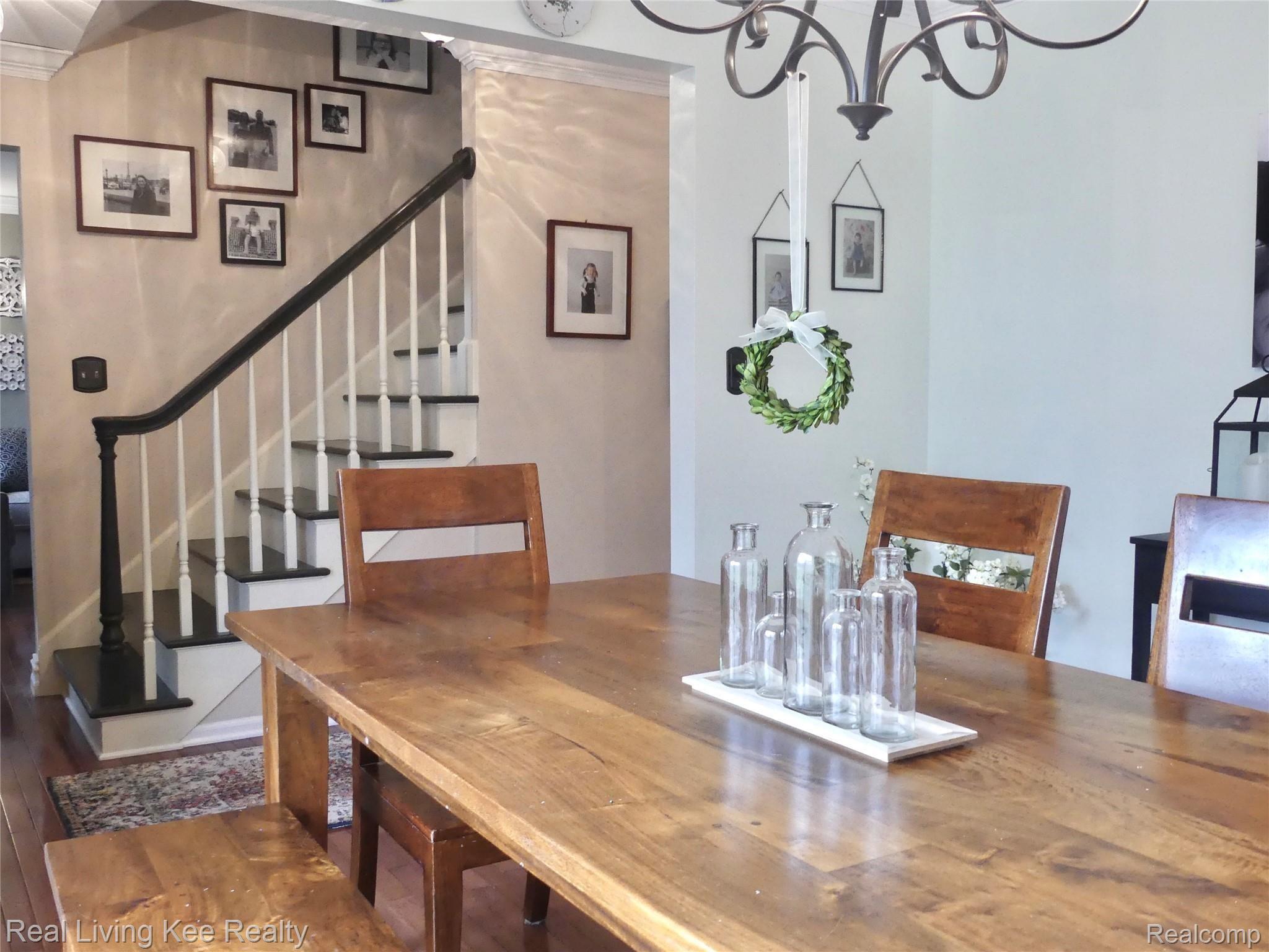 137 Aintree Road Rochester, MI 48306 - Photo 14 of 48 Dining room off of foyer