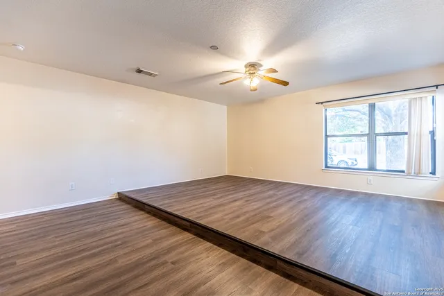 $1,695 | 7910 Lattimer Pond, San Antonio, TX 78254