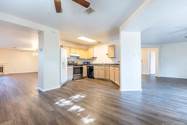 $1,695 | 7910 Lattimer Pond, San Antonio, TX 78254