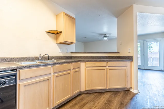 $1,695 | 7910 Lattimer Pond, San Antonio, TX 78254