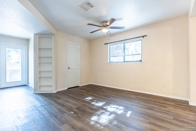 $1,695 | 7910 Lattimer Pond, San Antonio, TX 78254