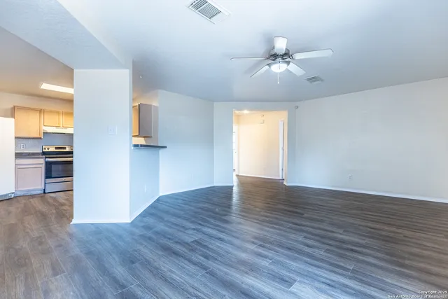 $1,695 | 7910 Lattimer Pond, San Antonio, TX 78254