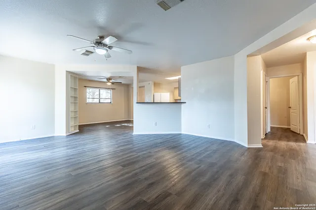 $1,695 | 7910 Lattimer Pond, San Antonio, TX 78254