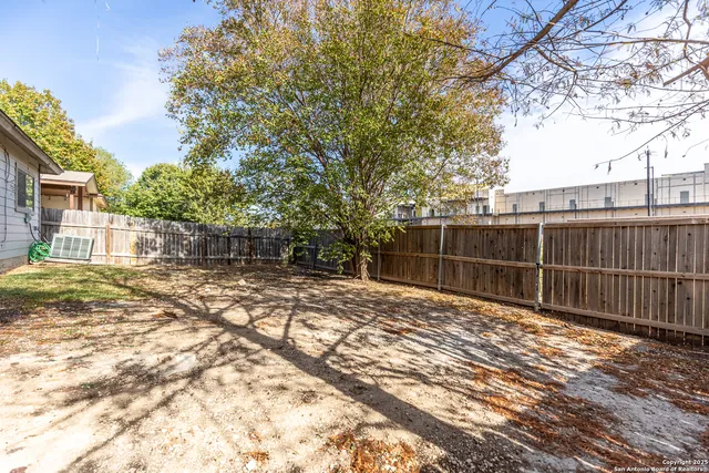 $1,695 | 7910 Lattimer Pond, San Antonio, TX 78254