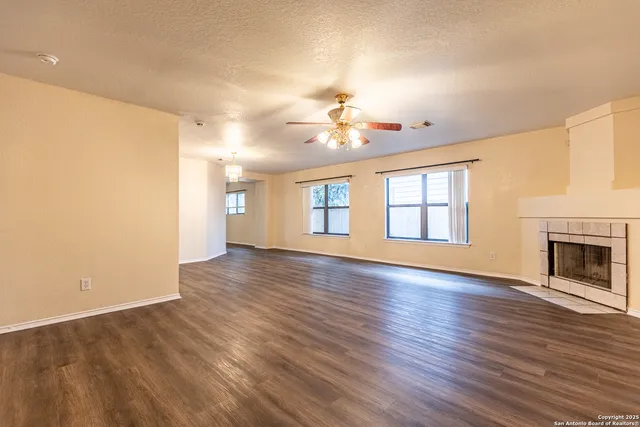 $1,695 | 7910 Lattimer Pond, San Antonio, TX 78254
