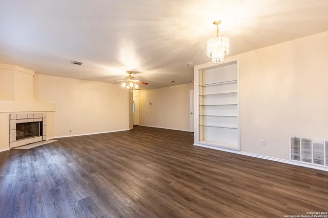 $1,695 | 7910 Lattimer Pond, San Antonio, TX 78254