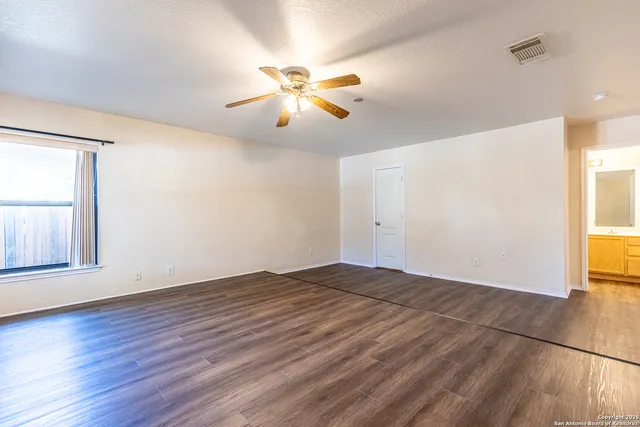 $1,695 | 7910 Lattimer Pond, San Antonio, TX 78254