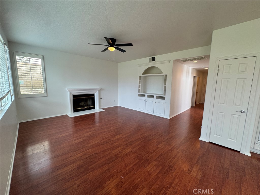 22219 Trinity Place Saugus, CA 91390 - Photo 11 of 57