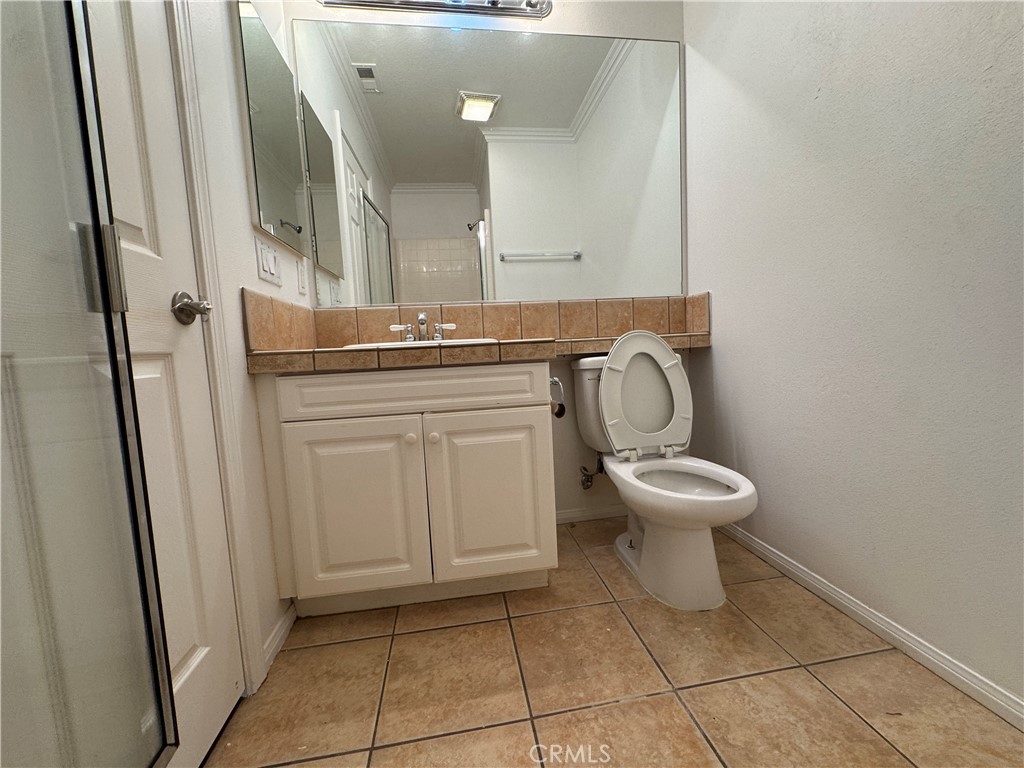 22219 Trinity Place Saugus, CA 91390 - Photo 22 of 57