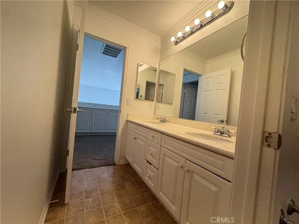 $979,950 | 22219 Trinity Place, Santa Clarita, CA 91390