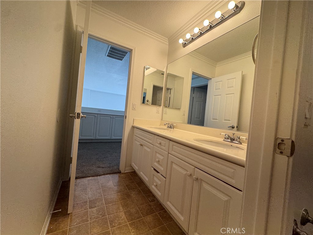 22219 Trinity Place Saugus, CA 91390 - Photo 43 of 57